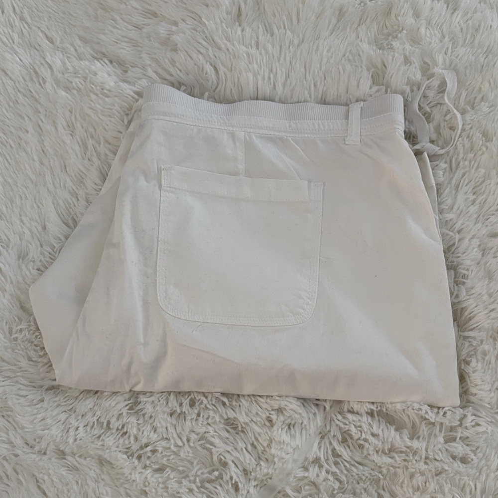 White Women’s Size 16 Shorts NWT Fresh - Picture 11 of 14